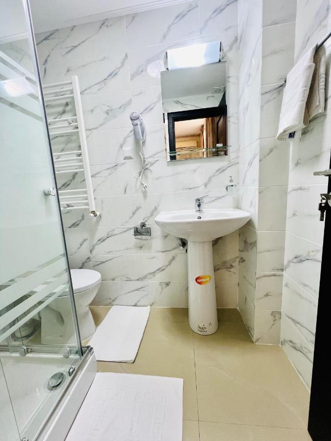 Hotel Marina 2 Bukarest Kültér fotó