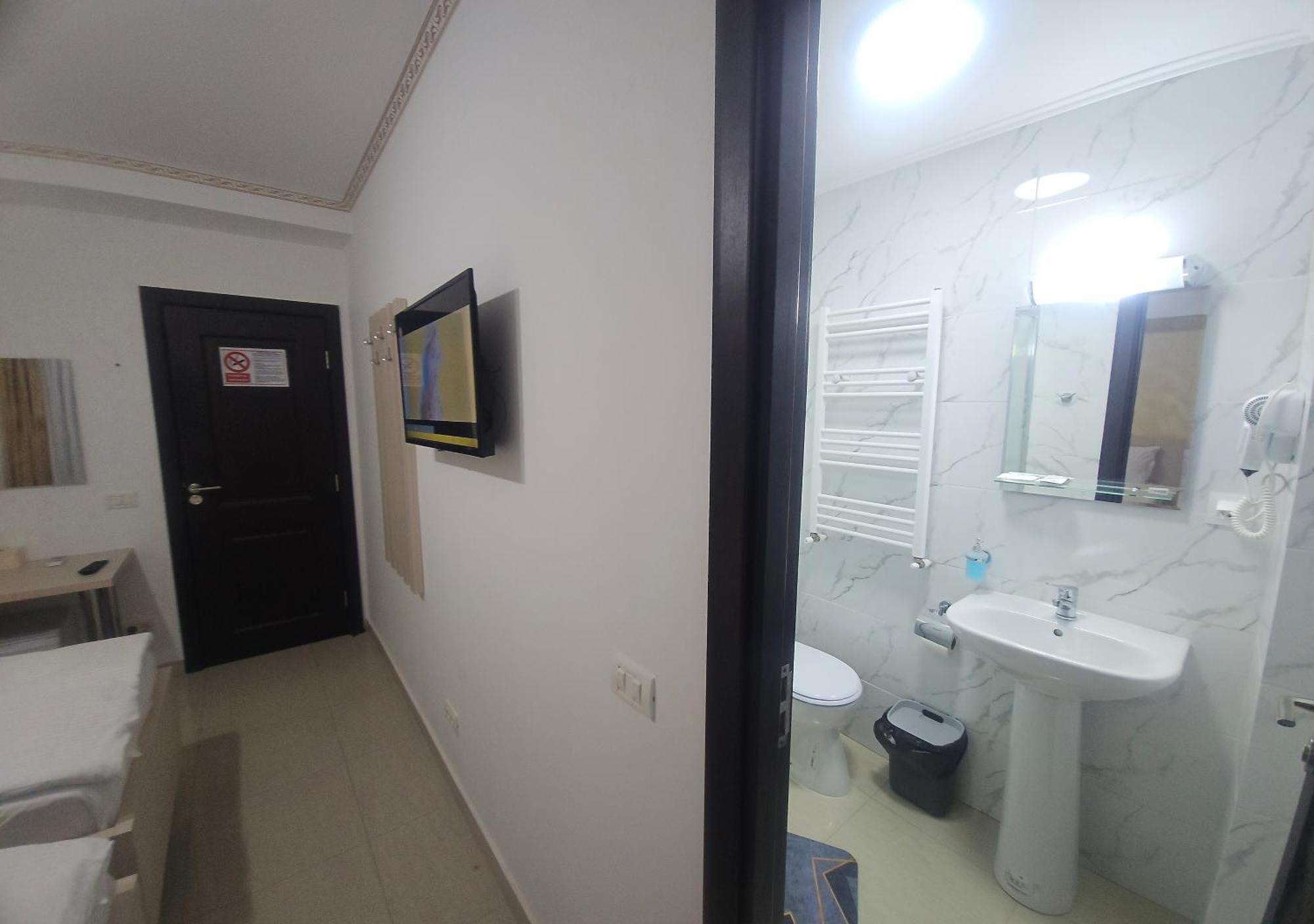Hotel Marina 2 Bukarest Kültér fotó