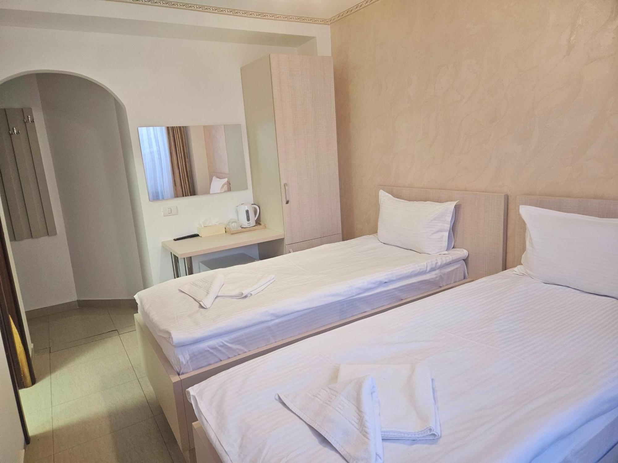 Hotel Marina 2 Bukarest Kültér fotó