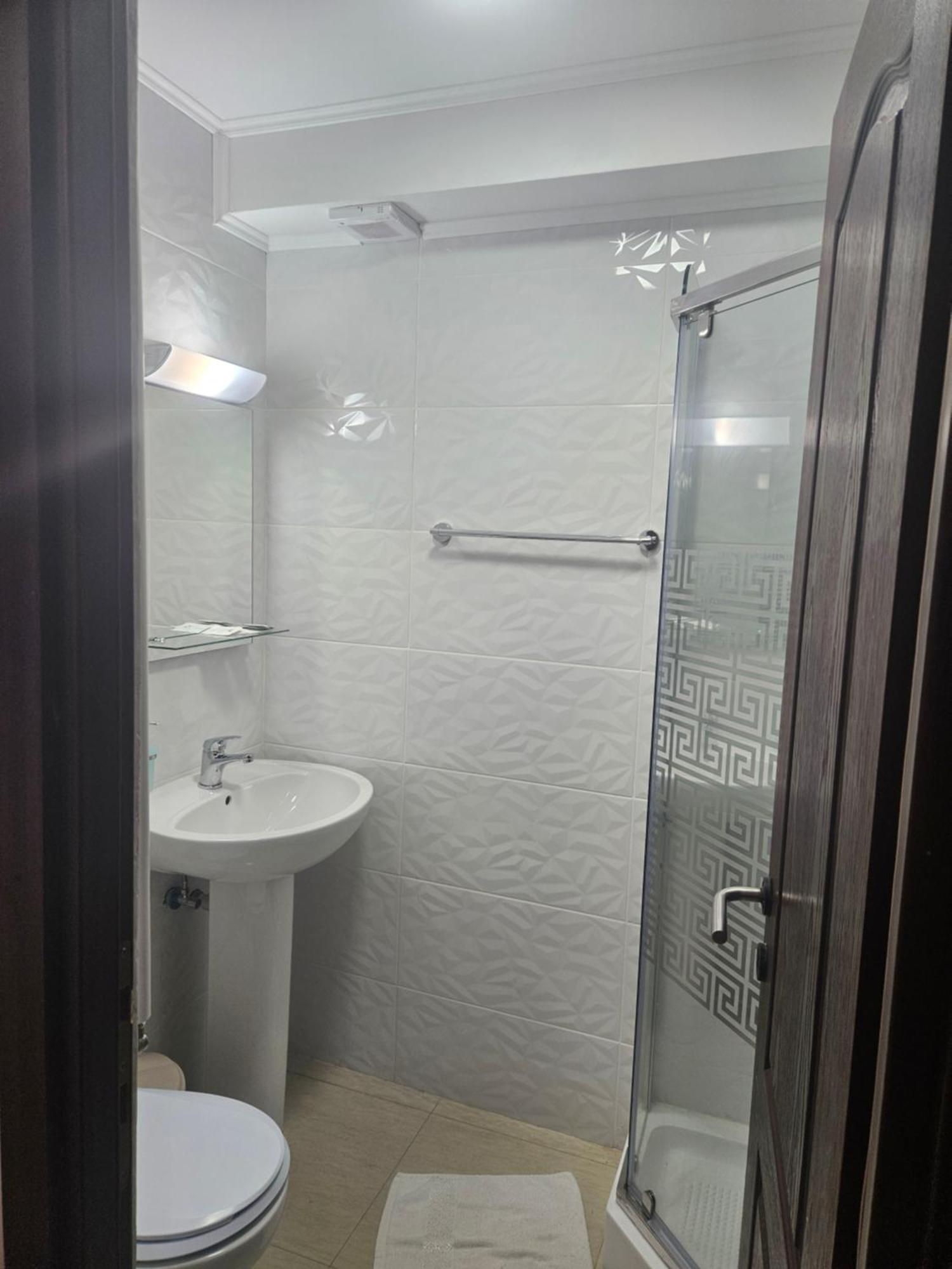 Hotel Marina 2 Bukarest Kültér fotó
